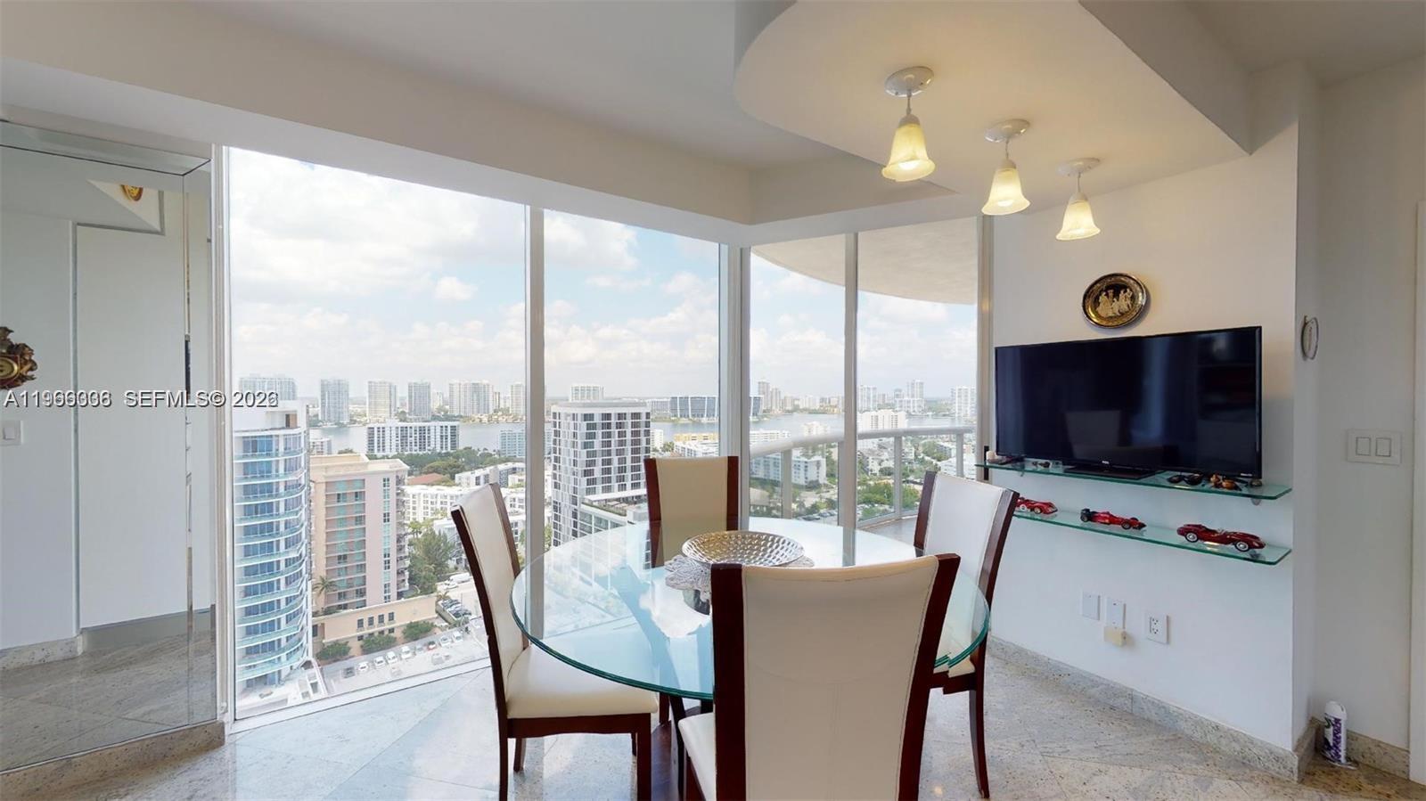 THE PINNACLE CONDO - Residential