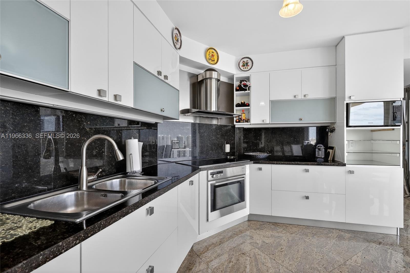 THE PINNACLE CONDO - Residential