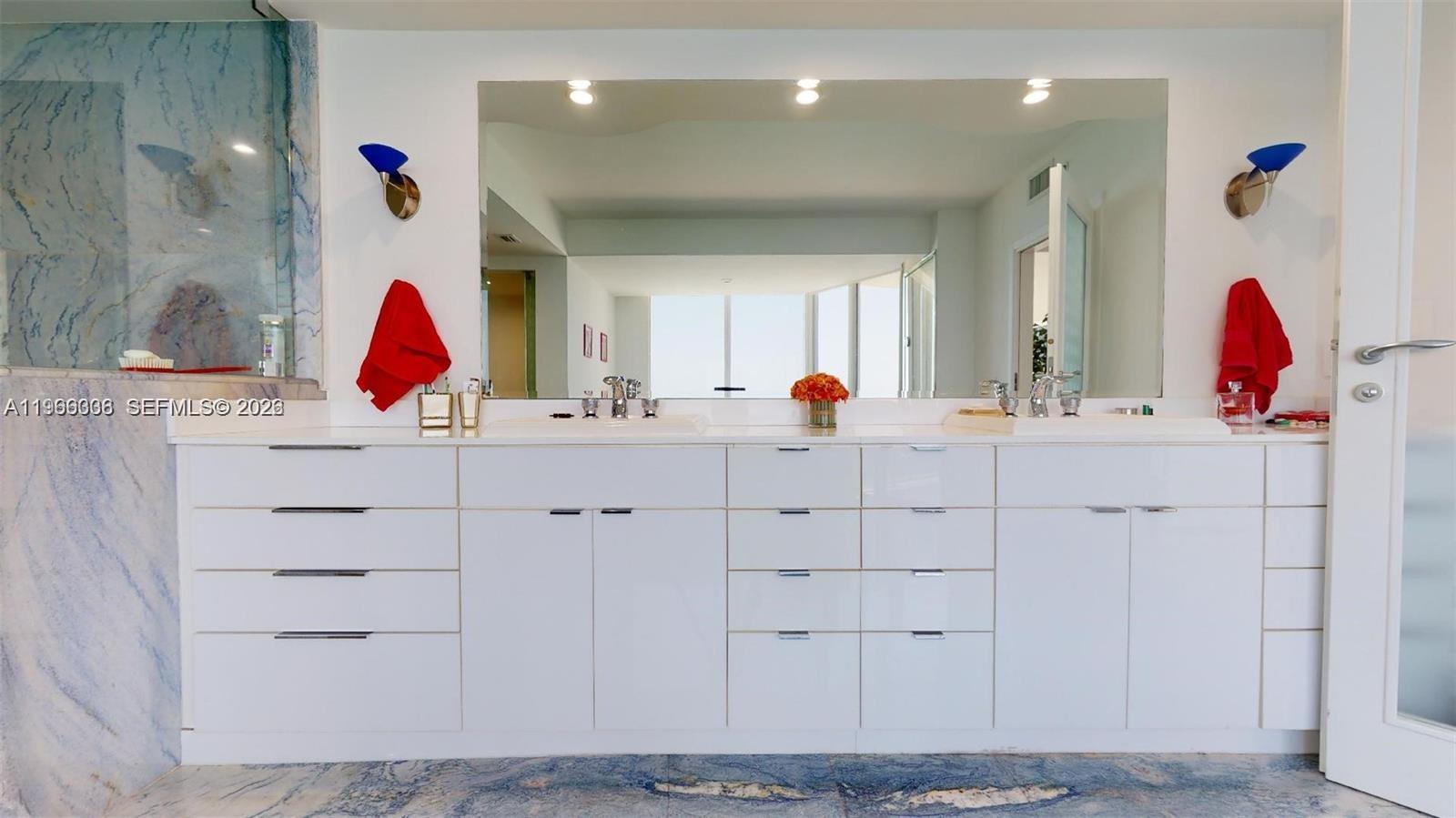 THE PINNACLE CONDO - Residential