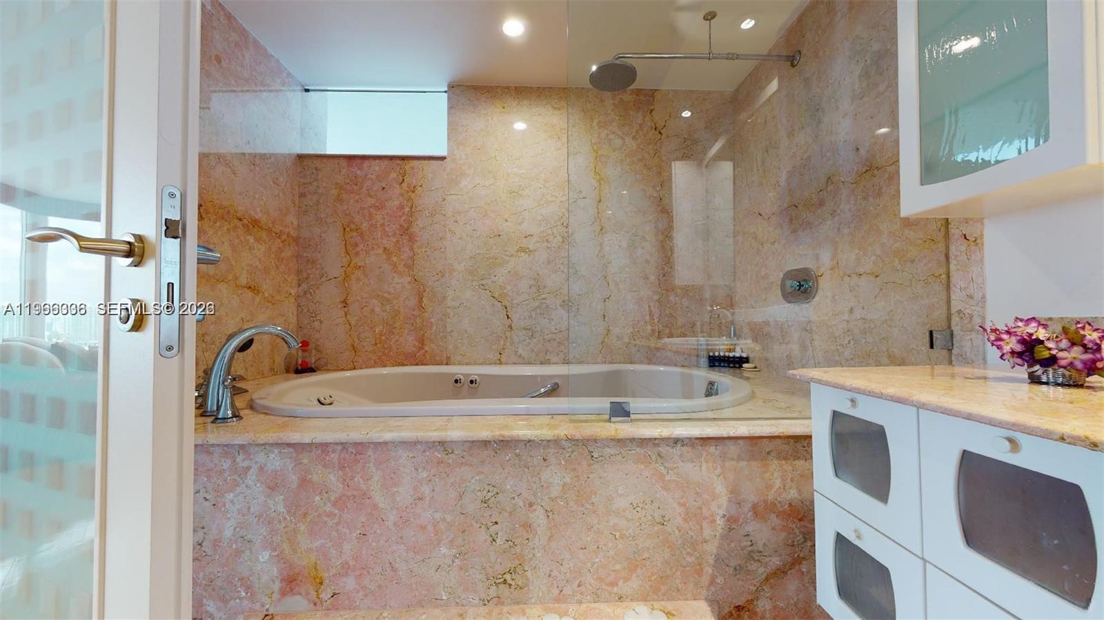 THE PINNACLE CONDO - Residential