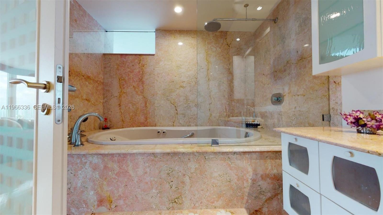 THE PINNACLE CONDO - Residential