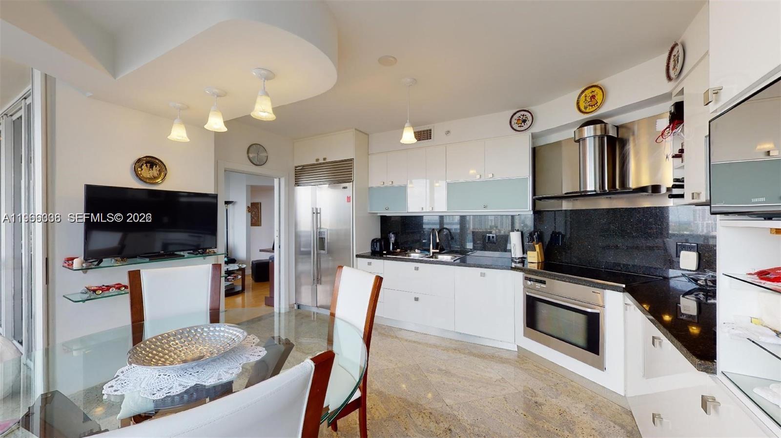 THE PINNACLE CONDO - Residential