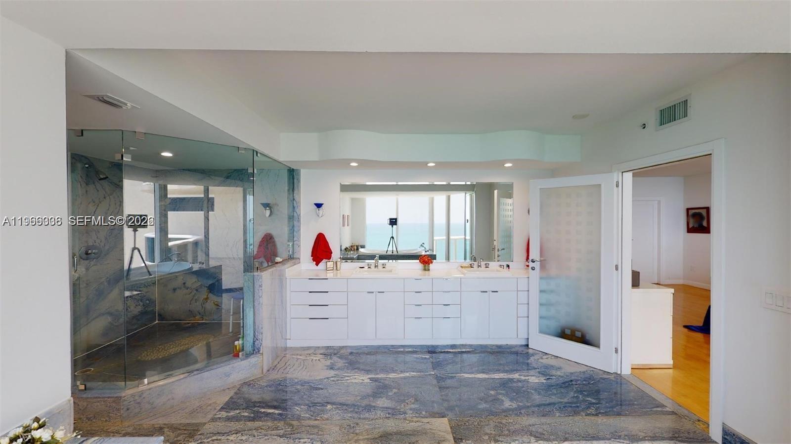 THE PINNACLE CONDO - Residential