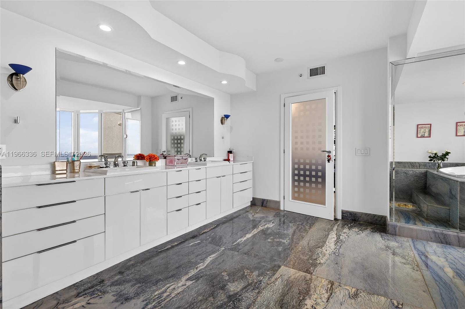 THE PINNACLE CONDO - Residential