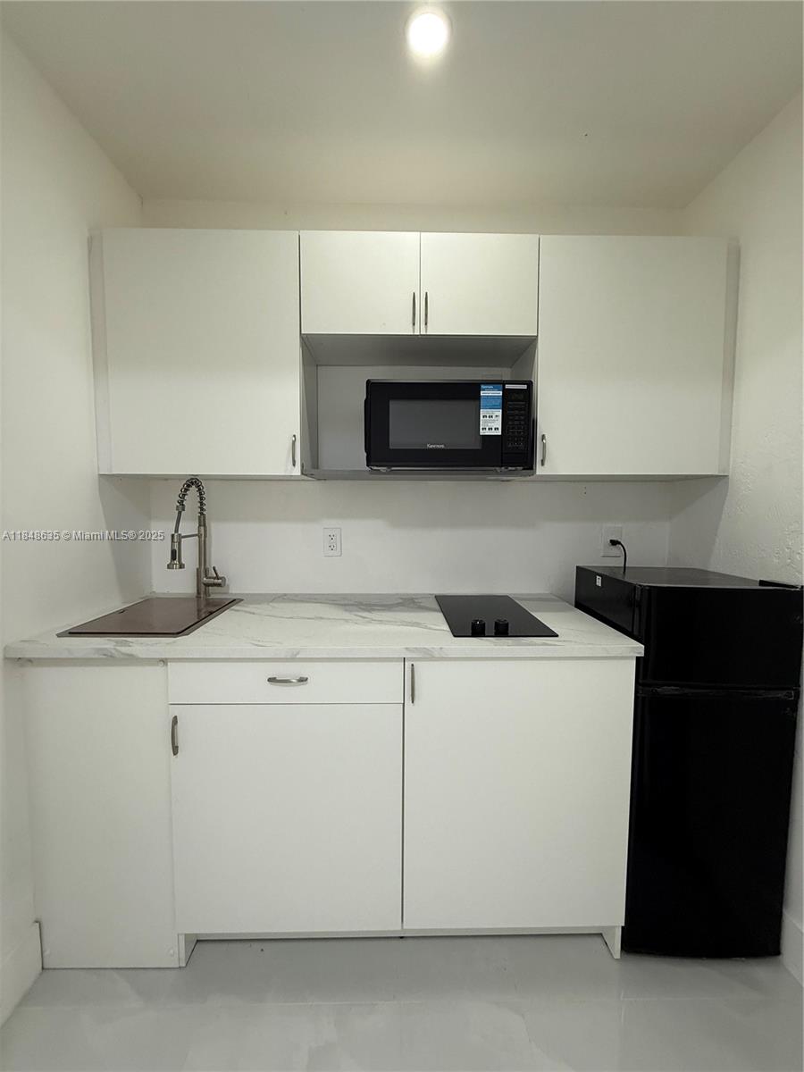 TWIN LAKES HOMES SEC 4 - Residential Lease