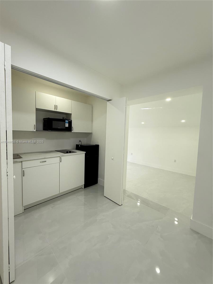 TWIN LAKES HOMES SEC 4 - Residential Lease