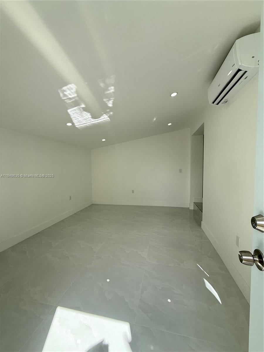 TWIN LAKES HOMES SEC 4 - Residential Lease