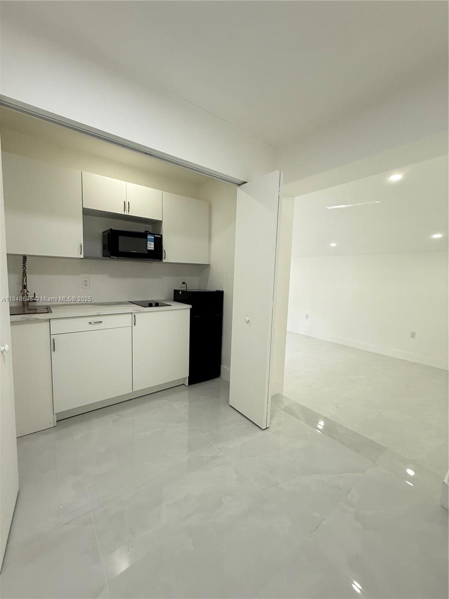 TWIN LAKES HOMES SEC 4 - Residential Lease