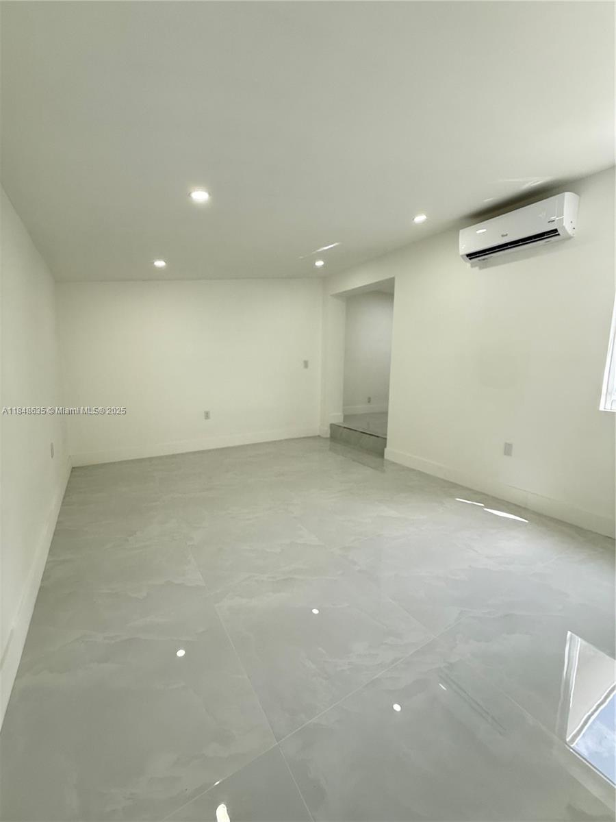 TWIN LAKES HOMES SEC 4 - Residential Lease