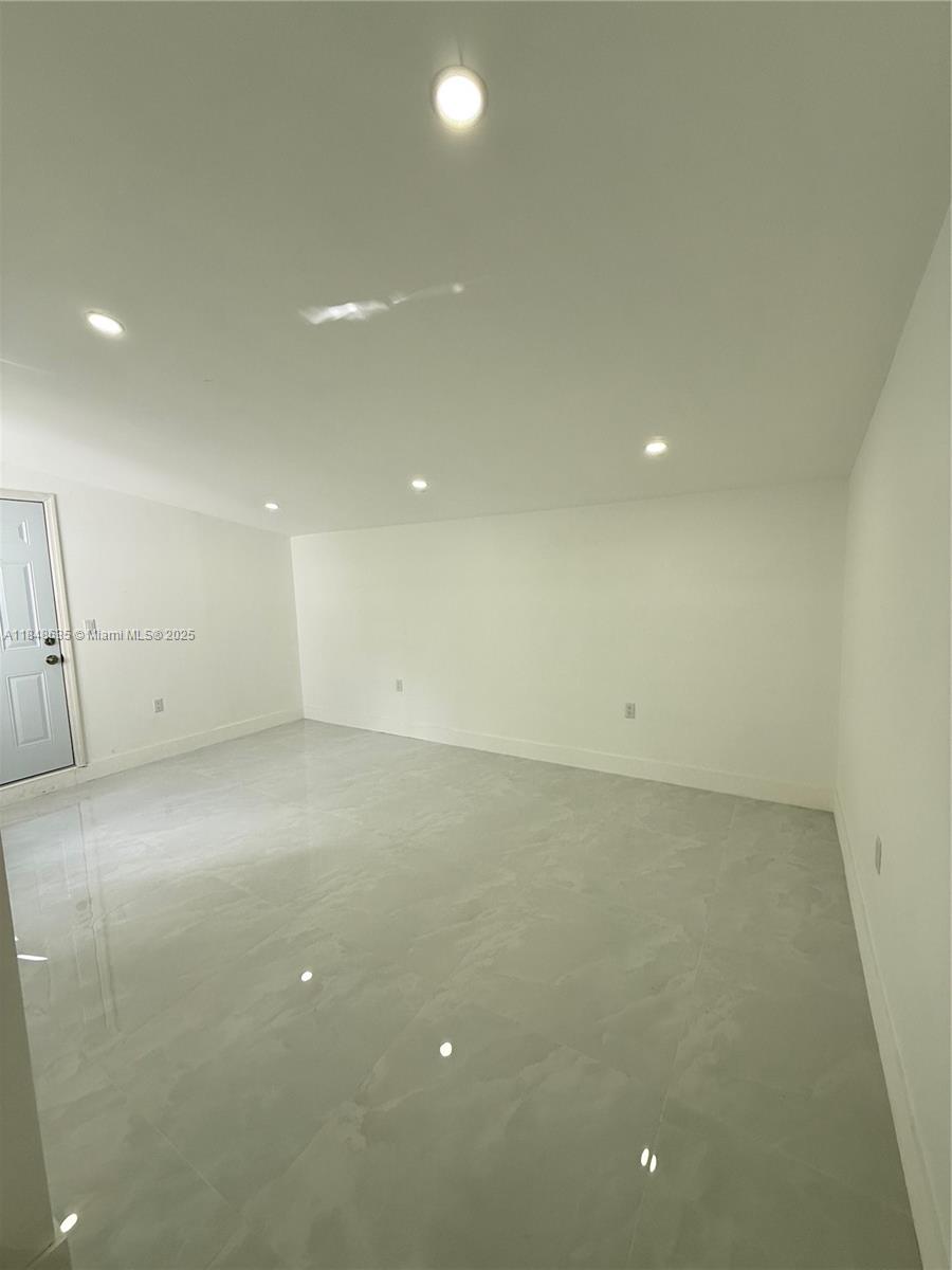 TWIN LAKES HOMES SEC 4 - Residential Lease