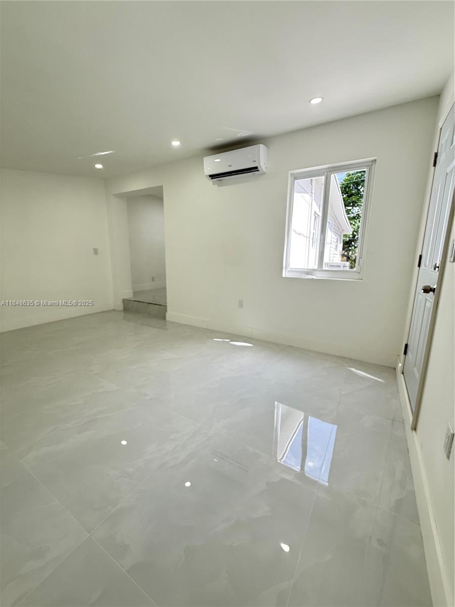 TWIN LAKES HOMES SEC 4 - Residential Lease