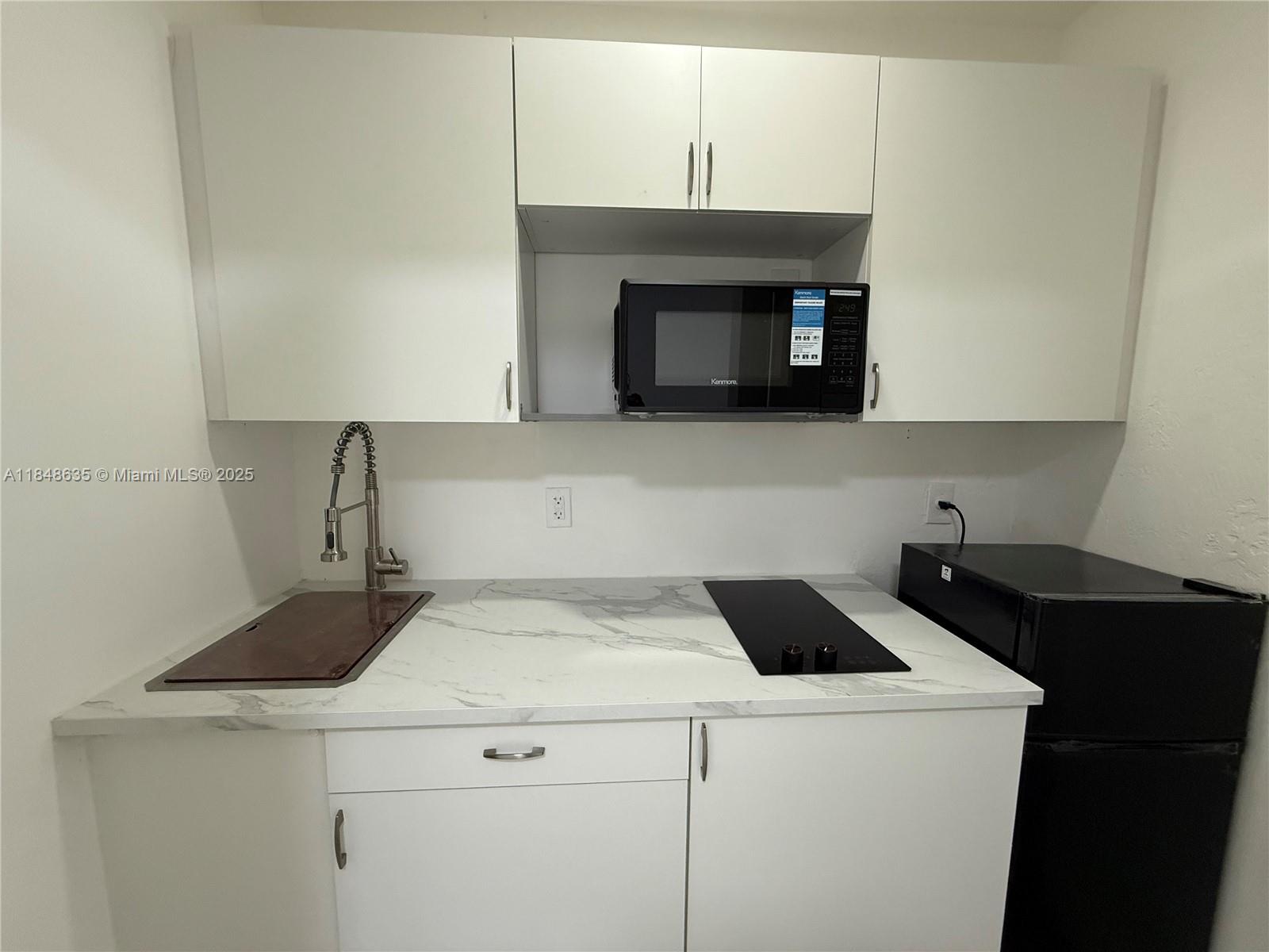 TWIN LAKES HOMES SEC 4 - Residential Lease