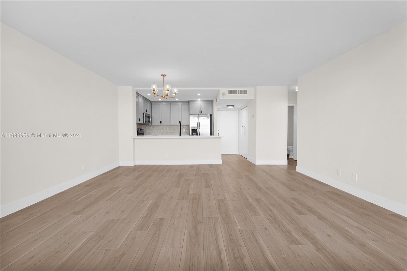 BAYVIEW TOWERS CONDO SOUT - Residential
