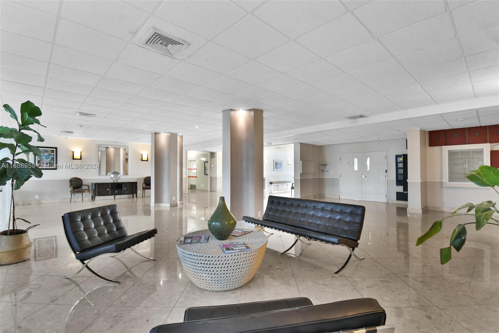 BAYVIEW TOWERS CONDO SOUT - Residential