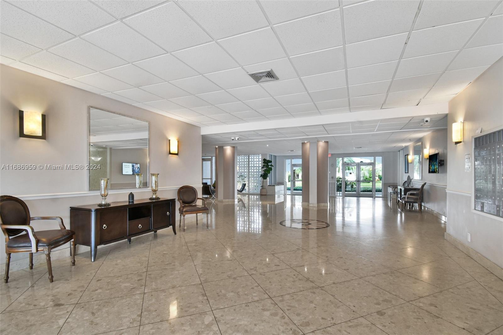 BAYVIEW TOWERS CONDO SOUT - Residential