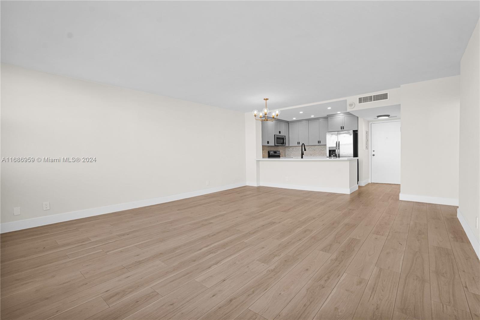 BAYVIEW TOWERS CONDO SOUT - Residential