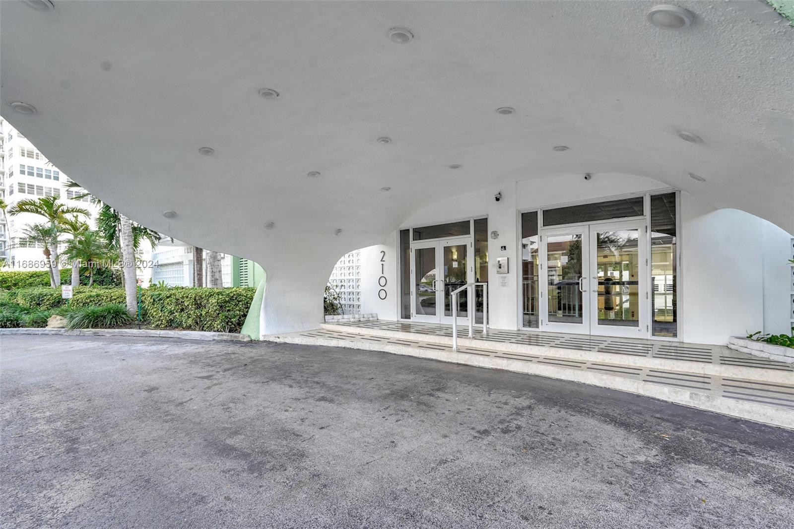 BAYVIEW TOWERS CONDO SOUT - Residential
