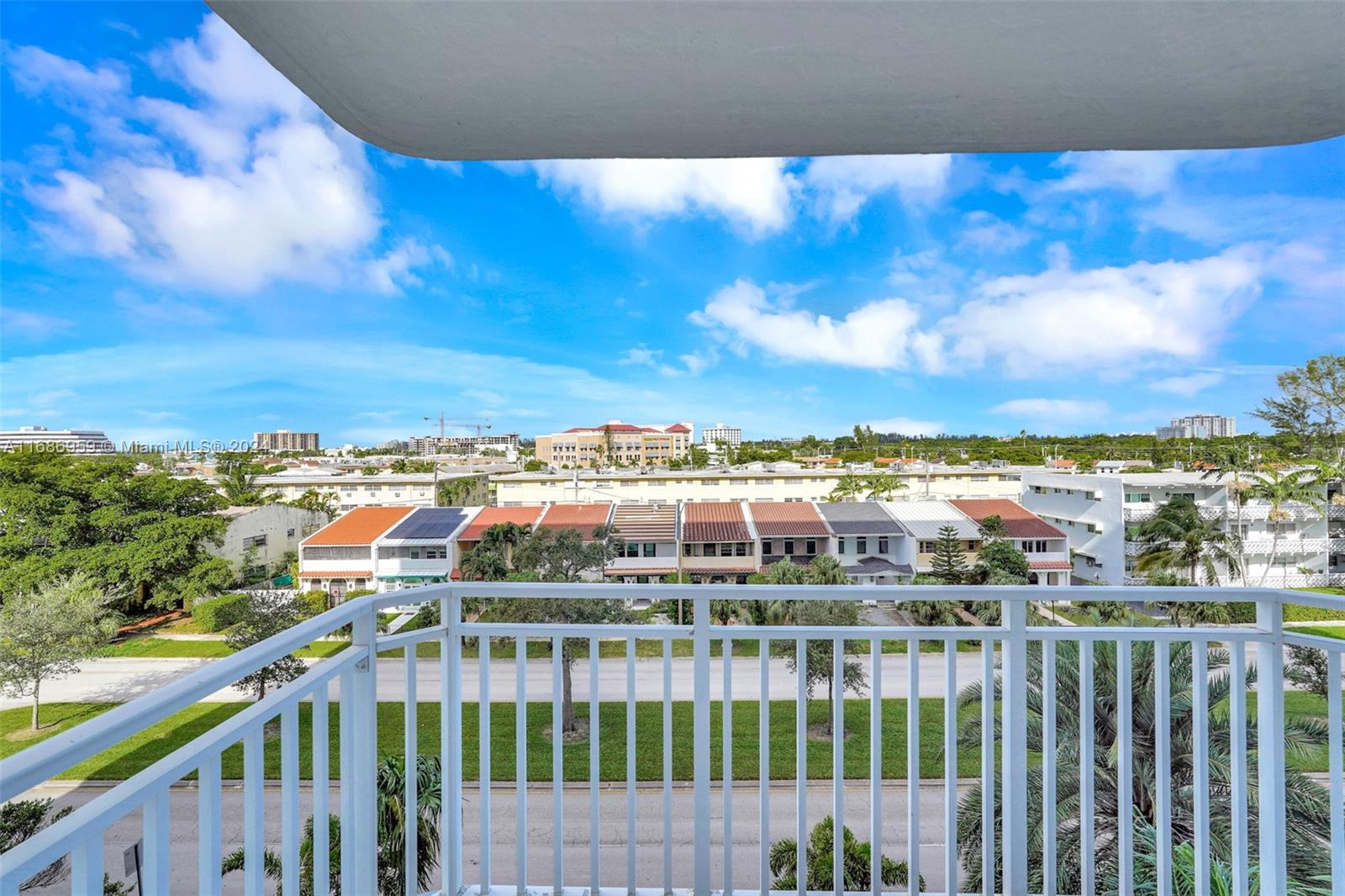 BAYVIEW TOWERS CONDO SOUT - Residential