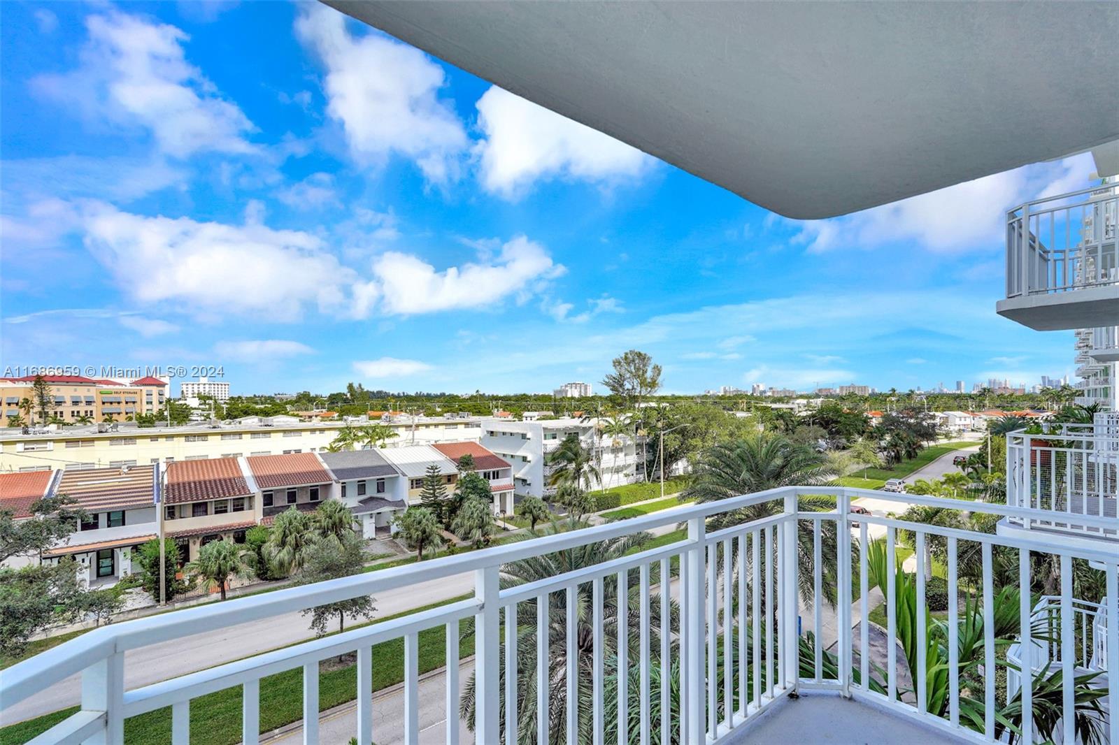 BAYVIEW TOWERS CONDO SOUT - Residential