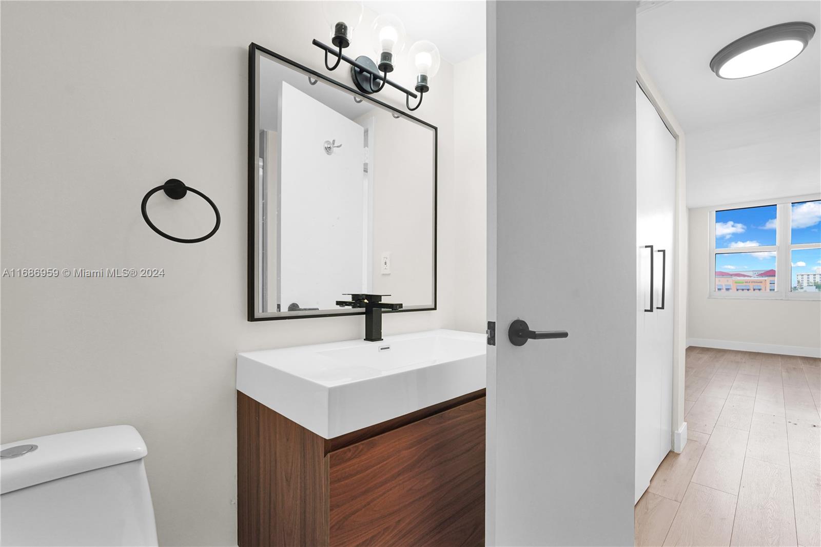 BAYVIEW TOWERS CONDO SOUT - Residential
