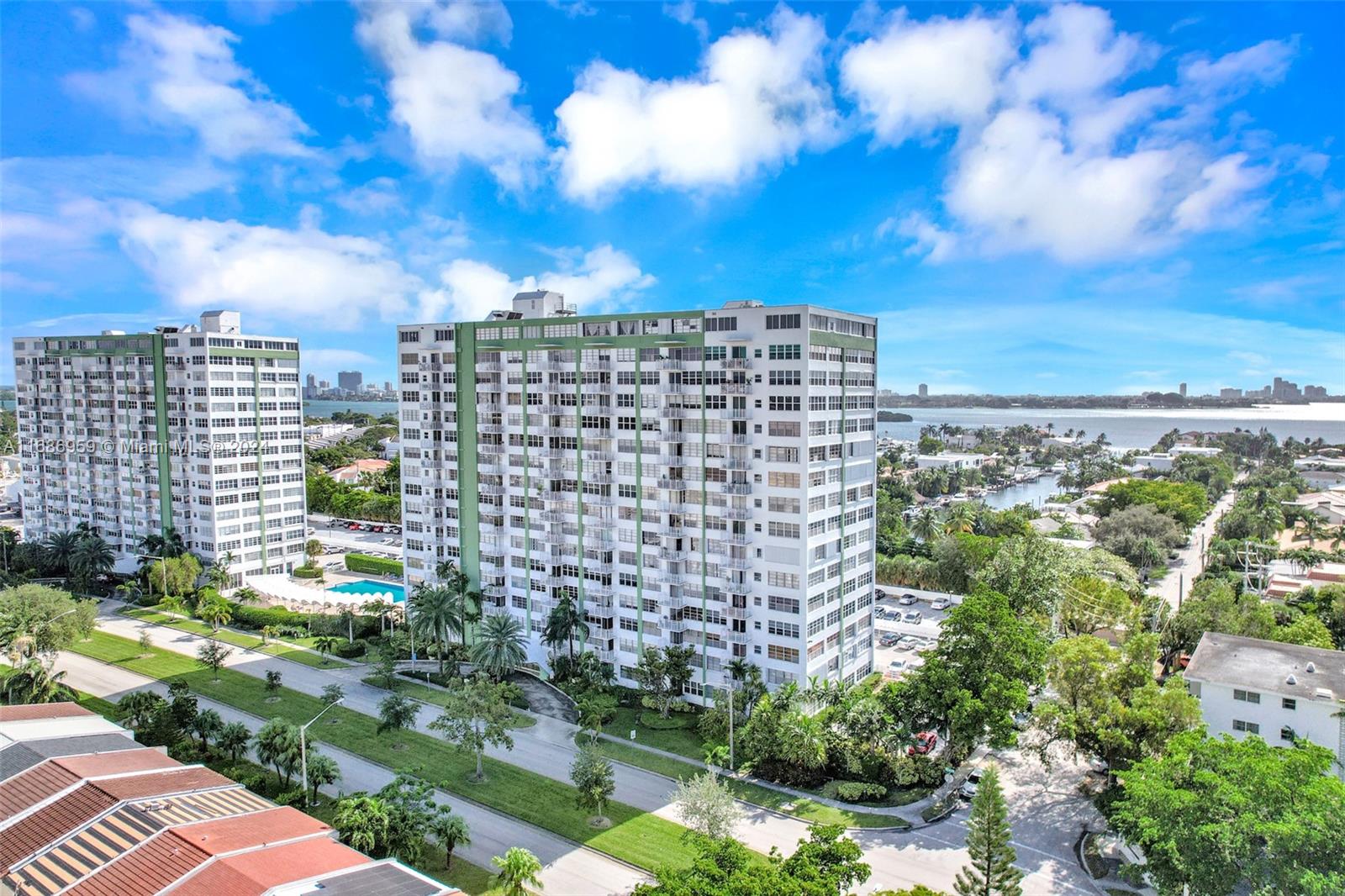 BAYVIEW TOWERS CONDO SOUT - Residential