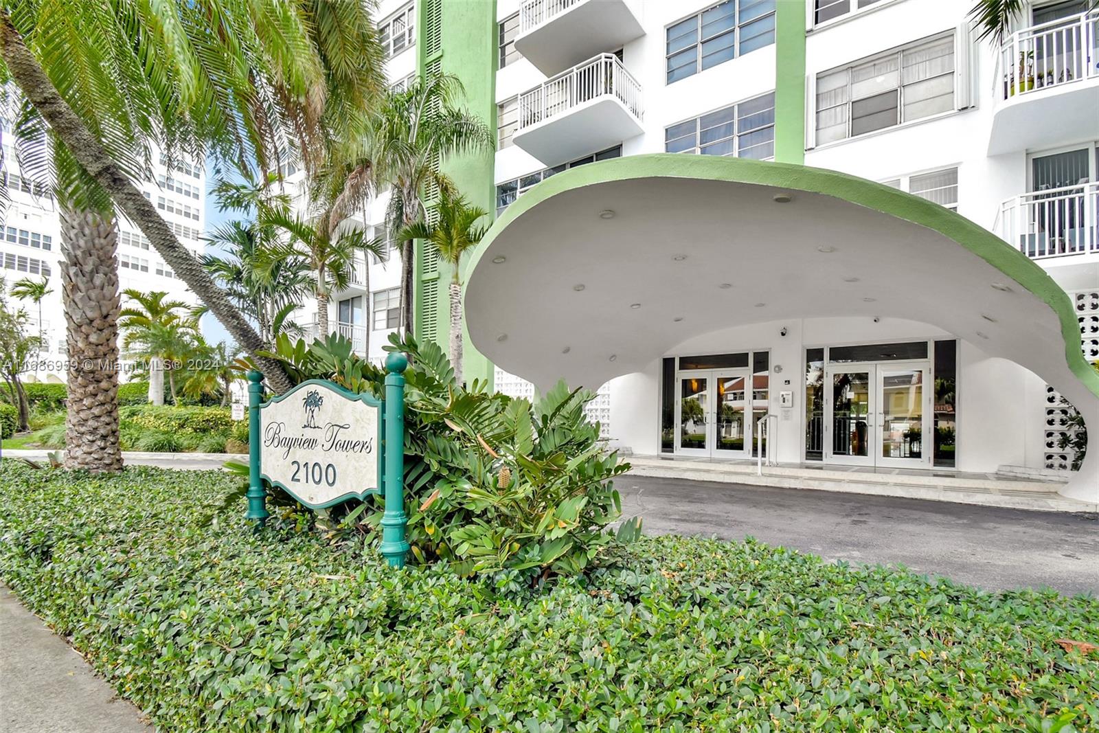 BAYVIEW TOWERS CONDO SOUT - Residential