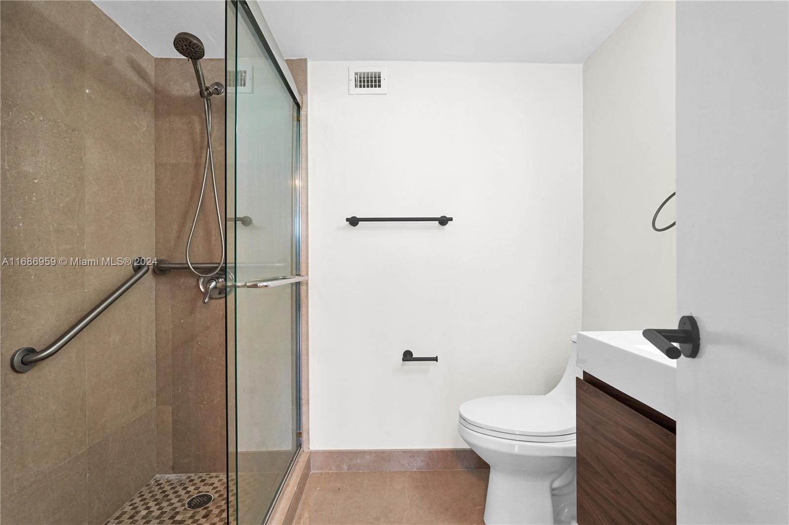 BAYVIEW TOWERS CONDO SOUT - Residential