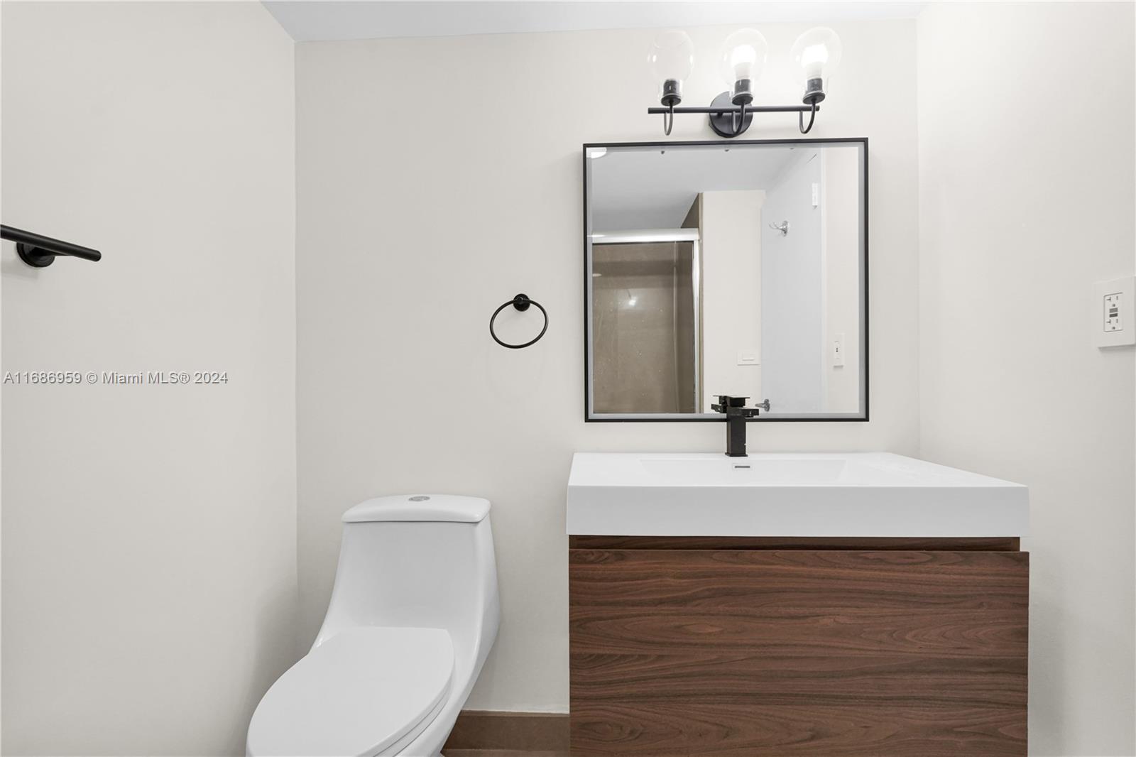 BAYVIEW TOWERS CONDO SOUT - Residential