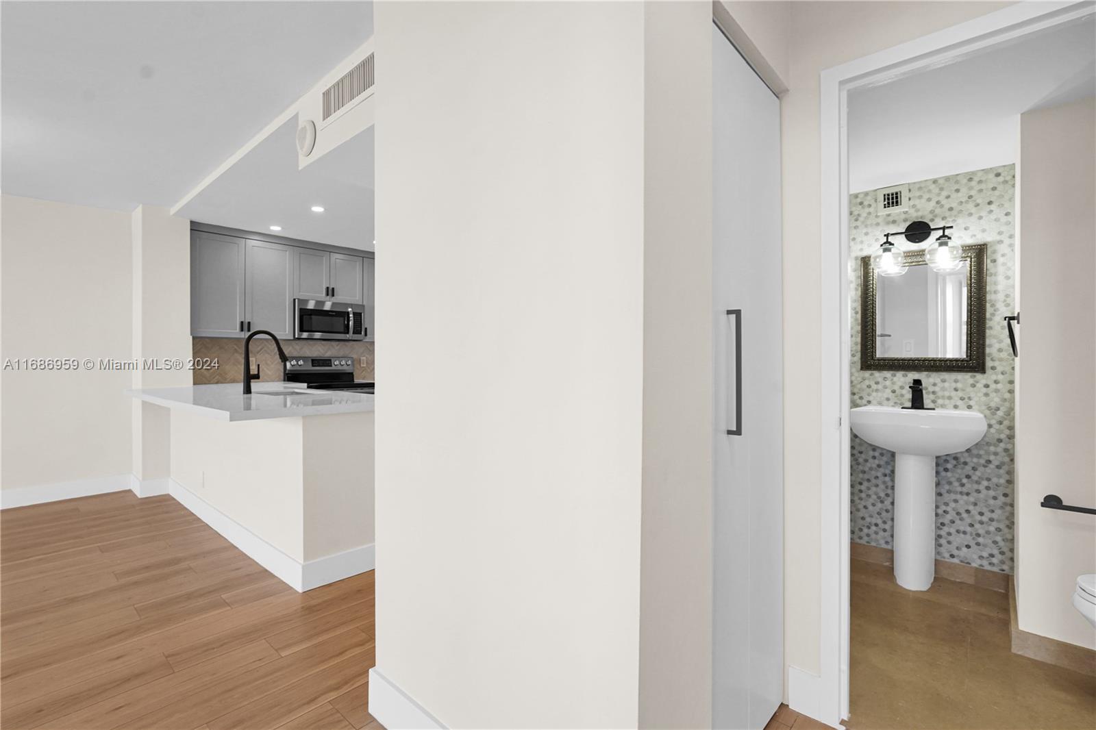 BAYVIEW TOWERS CONDO SOUT - Residential