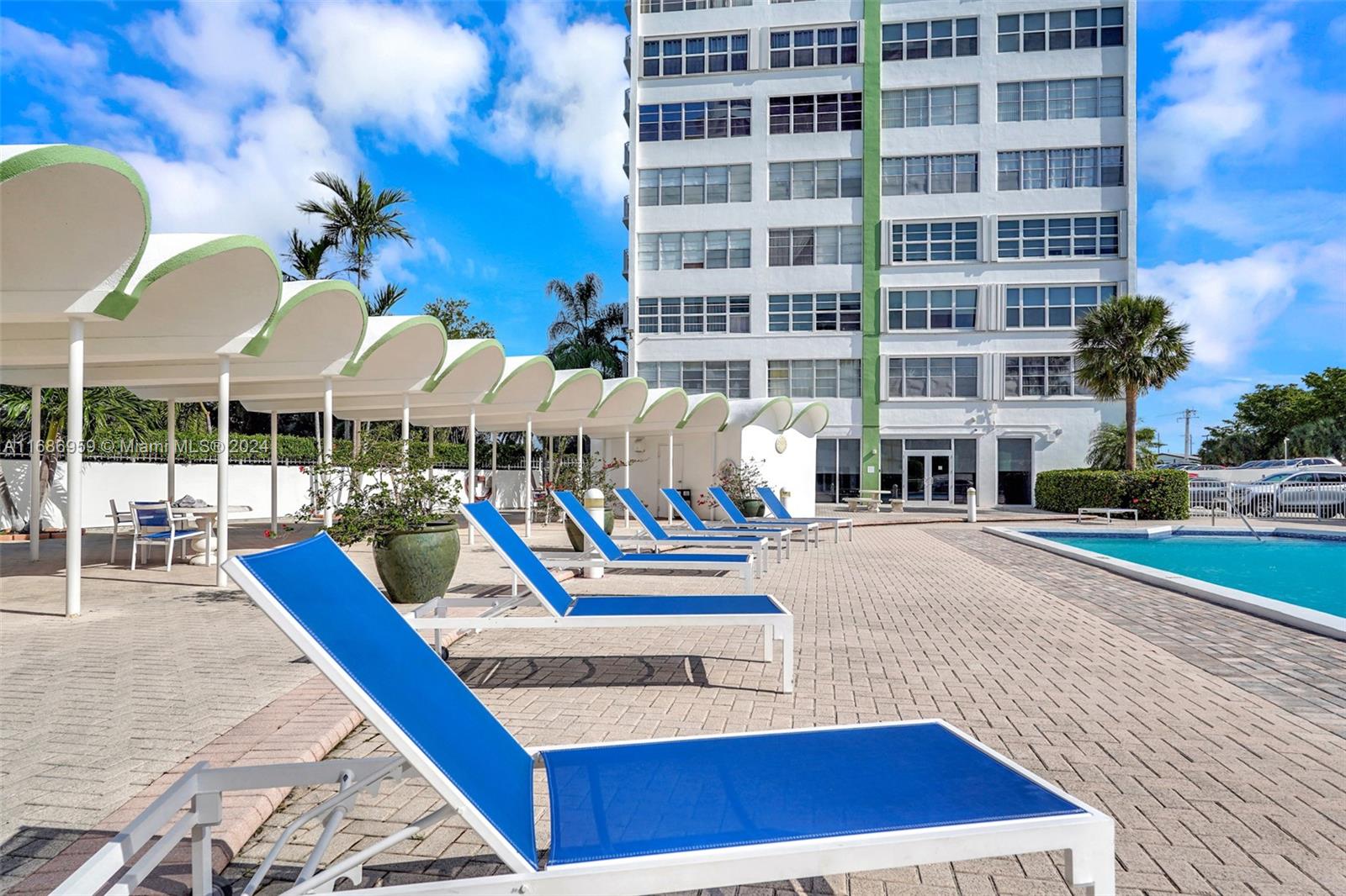 BAYVIEW TOWERS CONDO SOUT - Residential