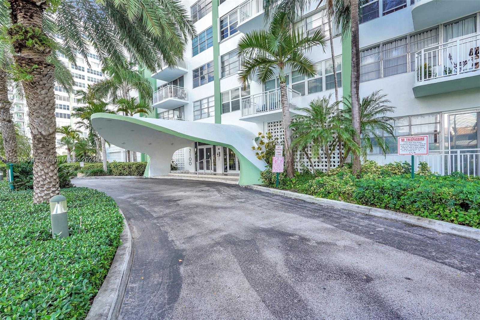 BAYVIEW TOWERS CONDO SOUT - Residential