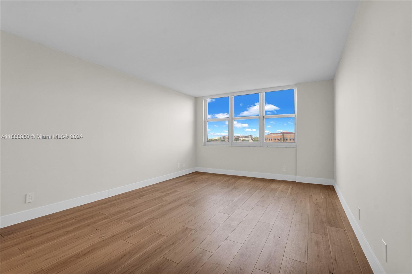 BAYVIEW TOWERS CONDO SOUT - Residential