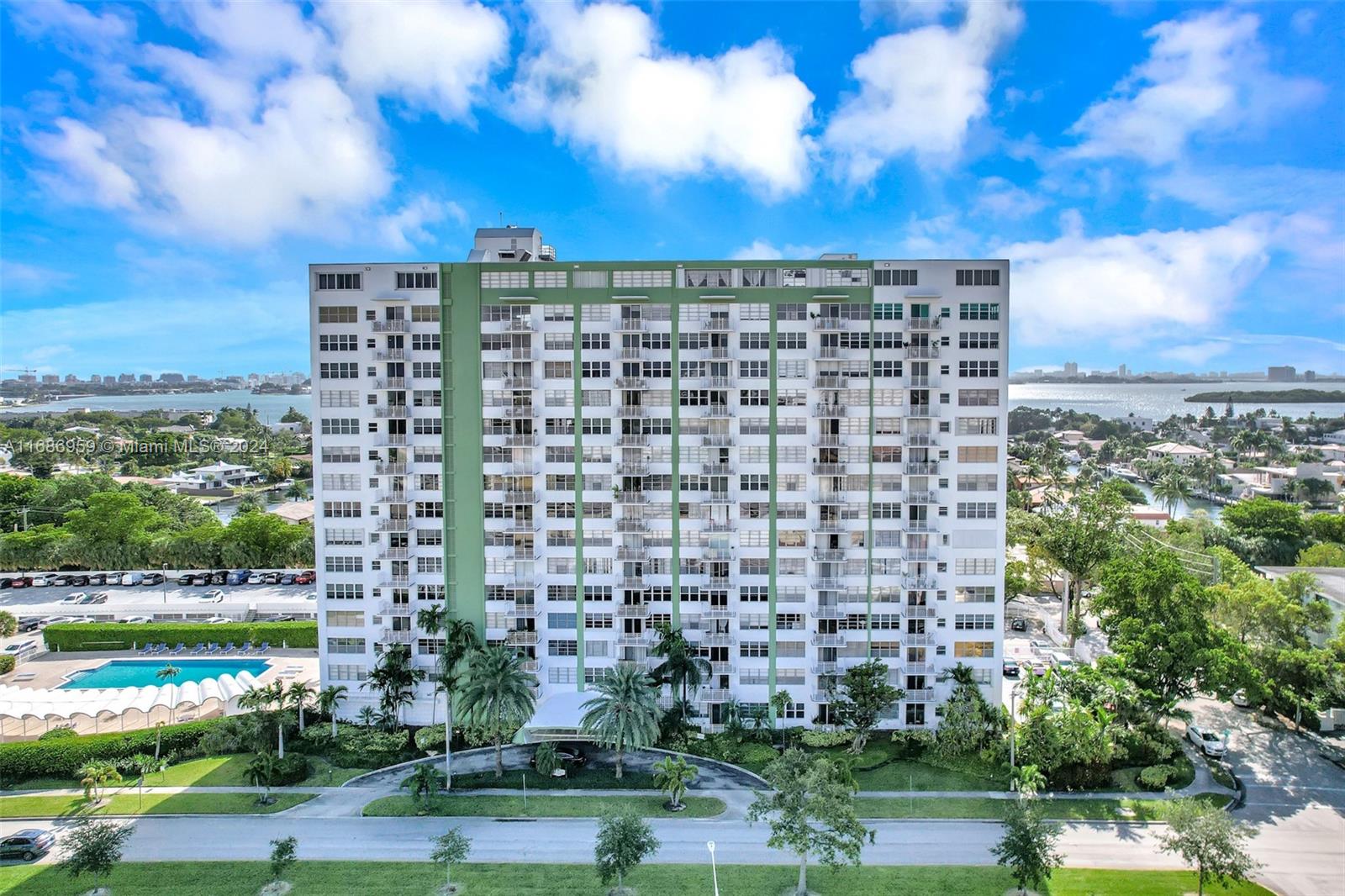 BAYVIEW TOWERS CONDO SOUT - Residential