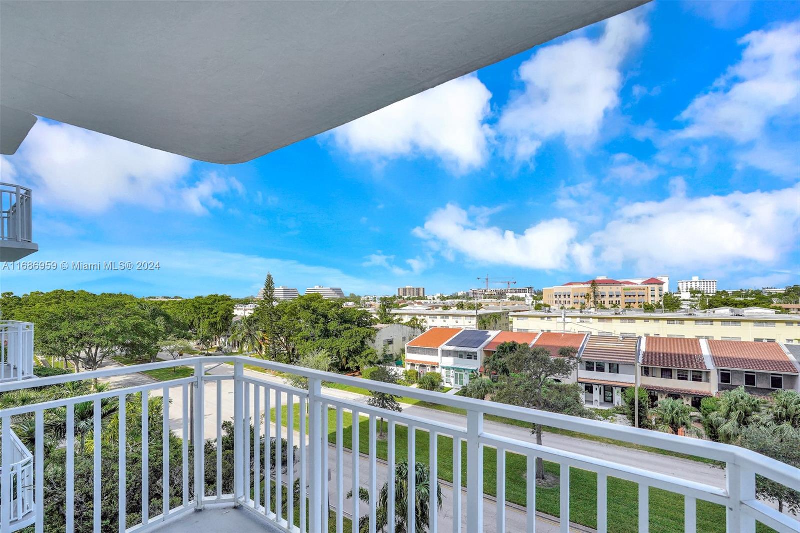 BAYVIEW TOWERS CONDO SOUT - Residential