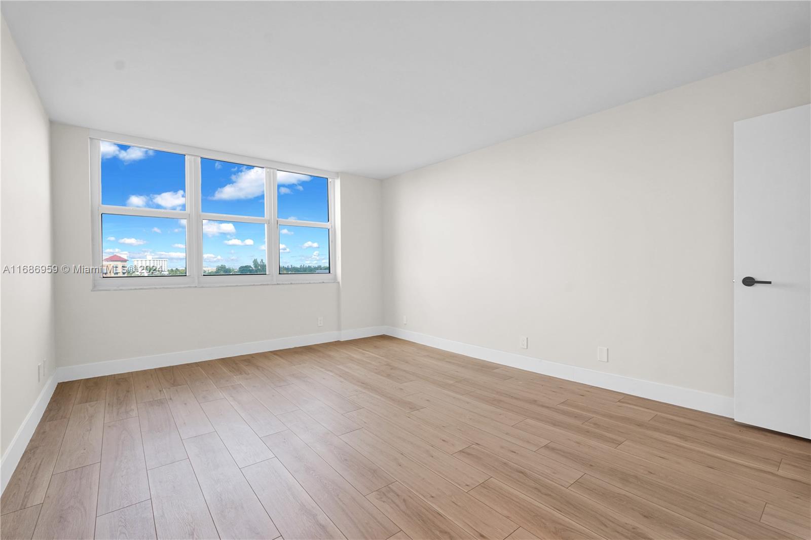BAYVIEW TOWERS CONDO SOUT - Residential