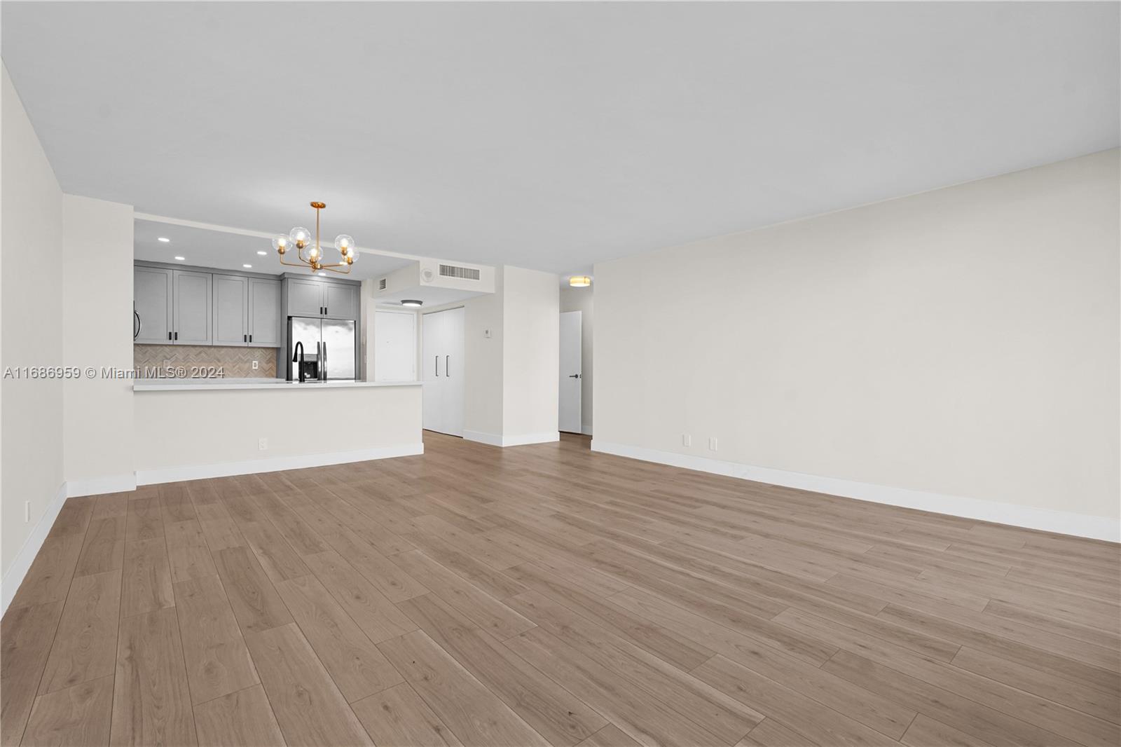 BAYVIEW TOWERS CONDO SOUT - Residential