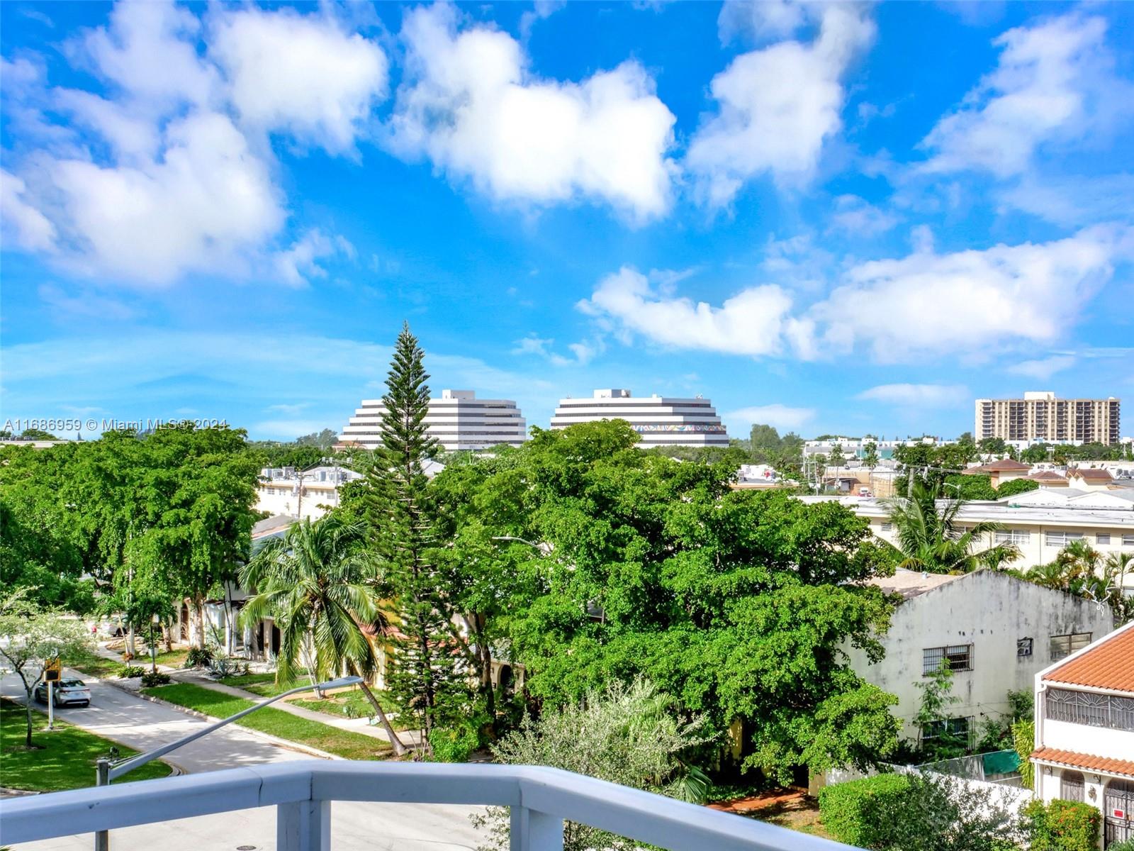 BAYVIEW TOWERS CONDO SOUT - Residential