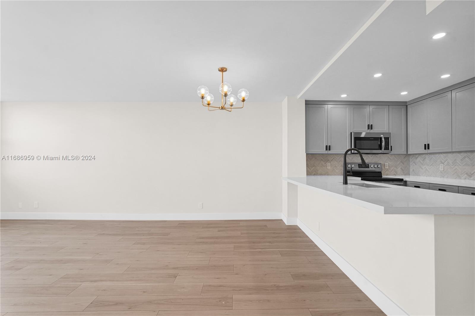 BAYVIEW TOWERS CONDO SOUT - Residential