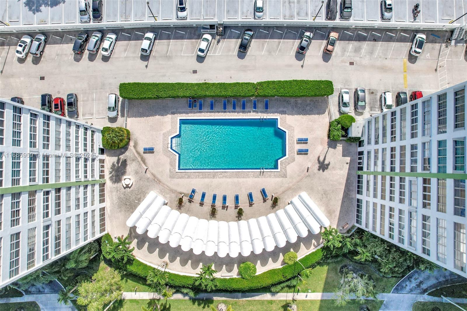 BAYVIEW TOWERS CONDO SOUT - Residential