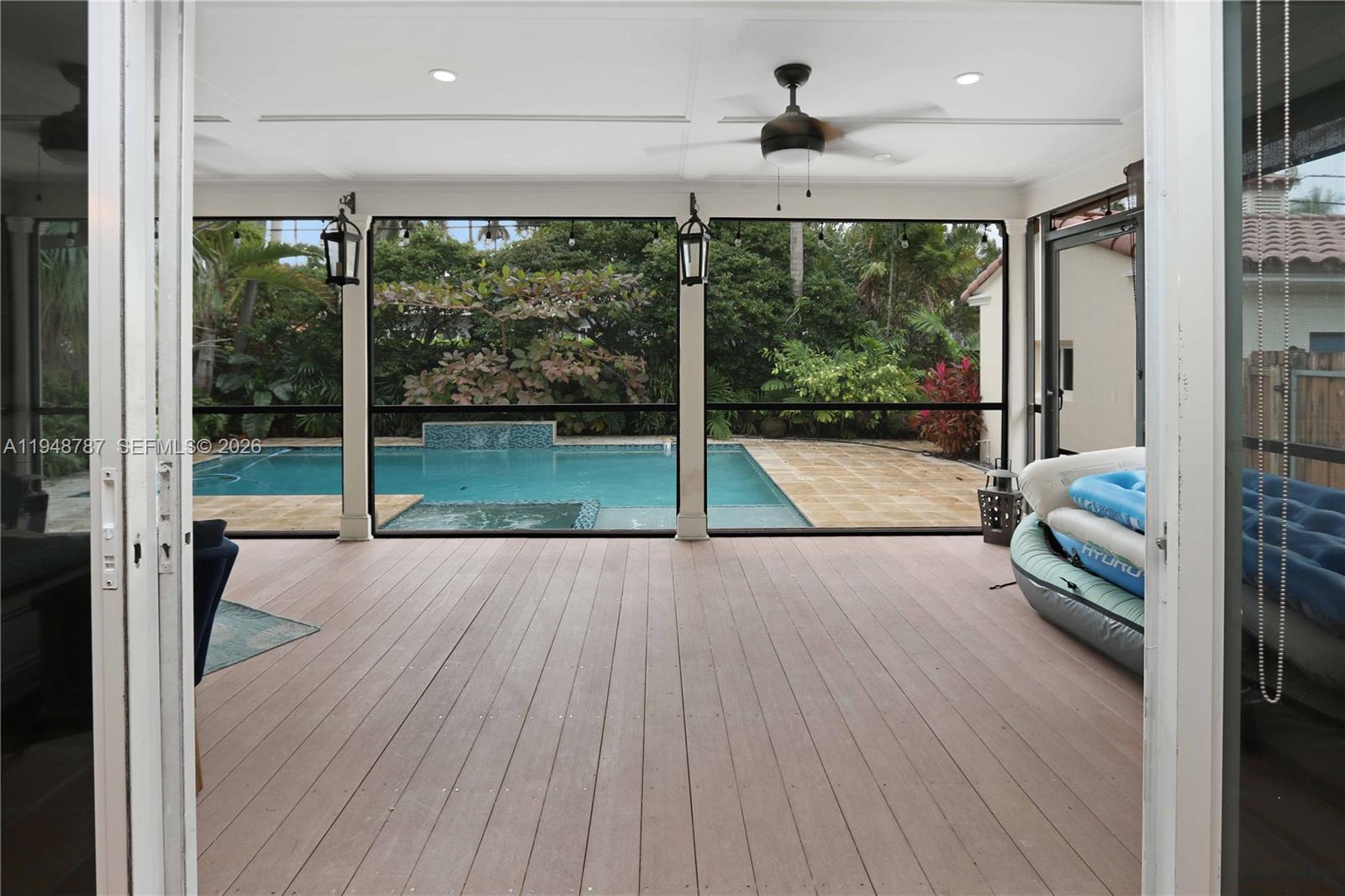 HOLLYWOOD LAKES SECTION - Residential