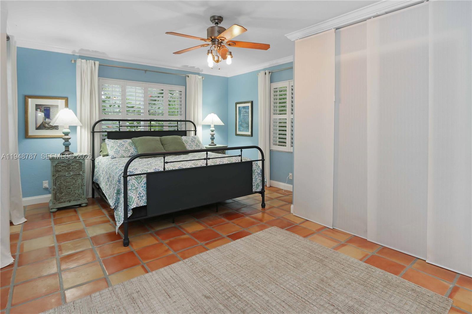 HOLLYWOOD LAKES SECTION - Residential