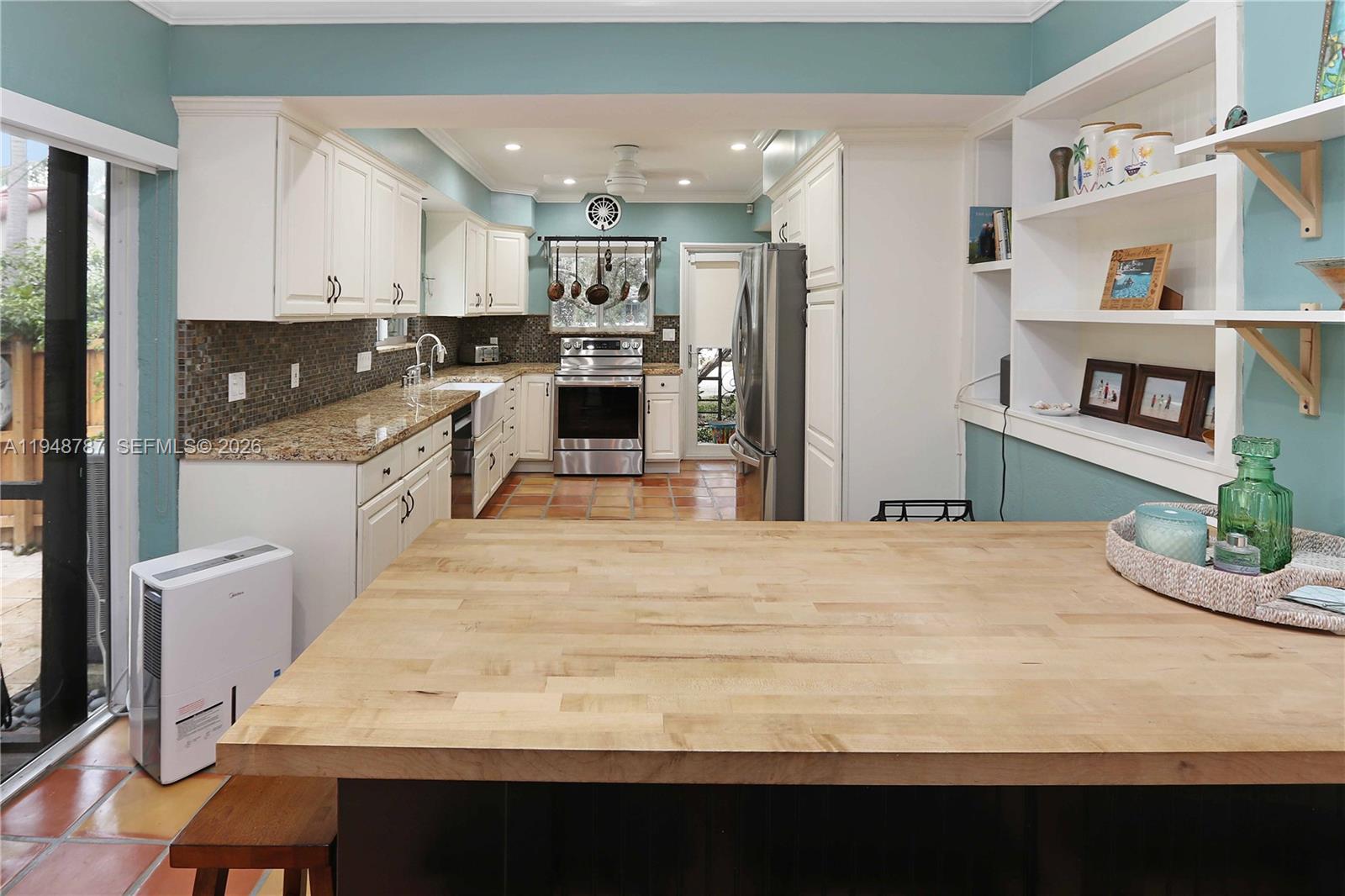 HOLLYWOOD LAKES SECTION - Residential