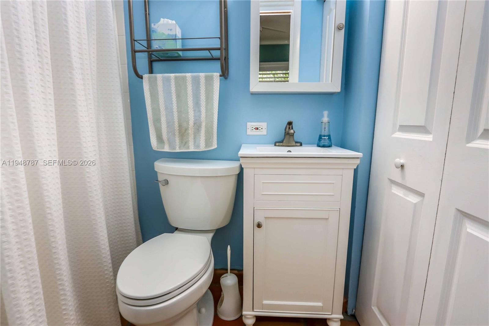 HOLLYWOOD LAKES SECTION - Residential