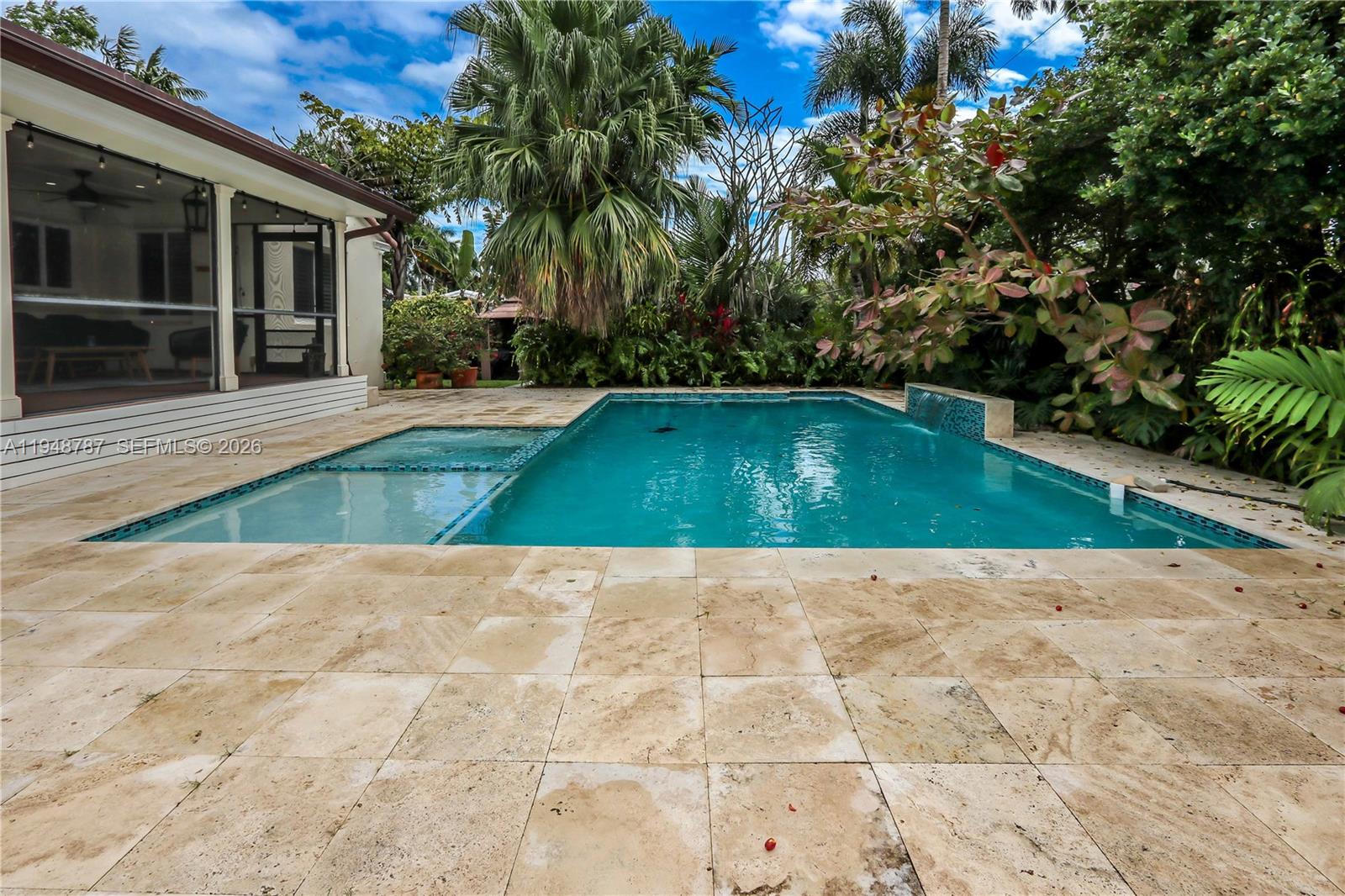 HOLLYWOOD LAKES SECTION - Residential