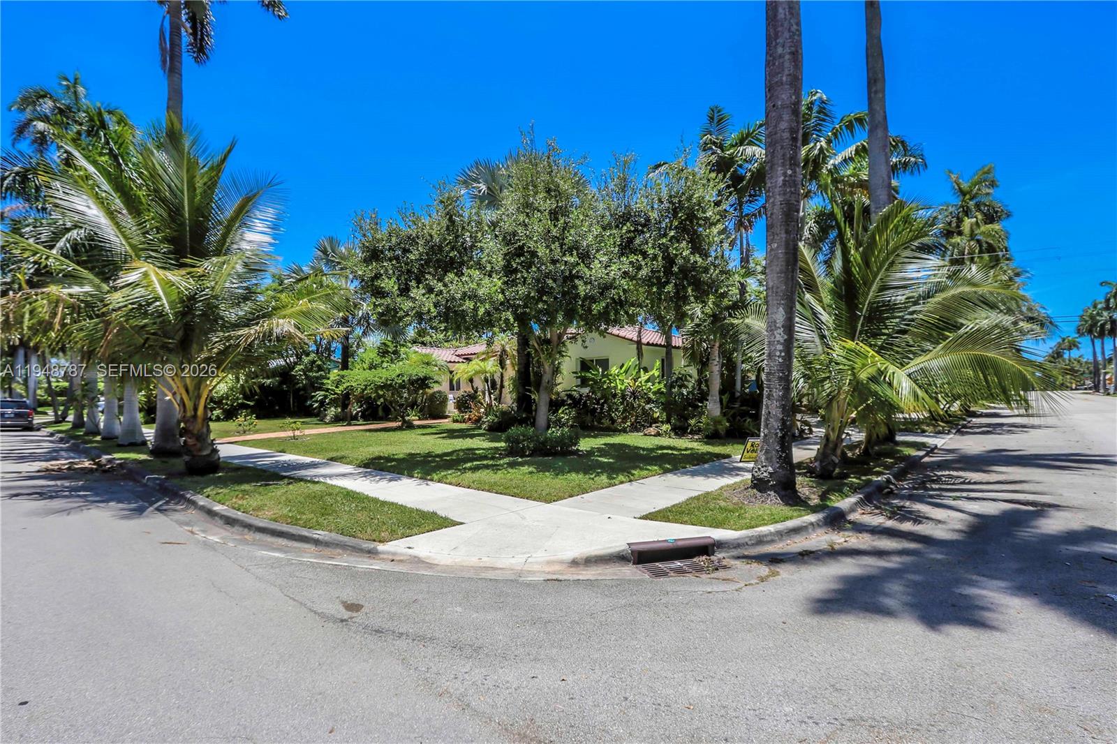 HOLLYWOOD LAKES SECTION - Residential