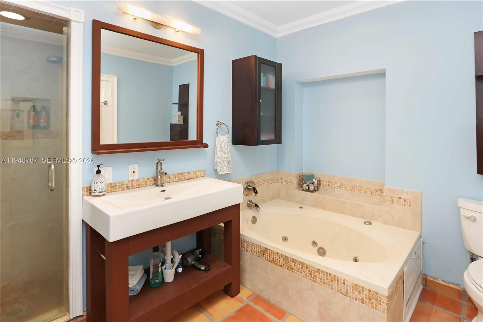 HOLLYWOOD LAKES SECTION - Residential