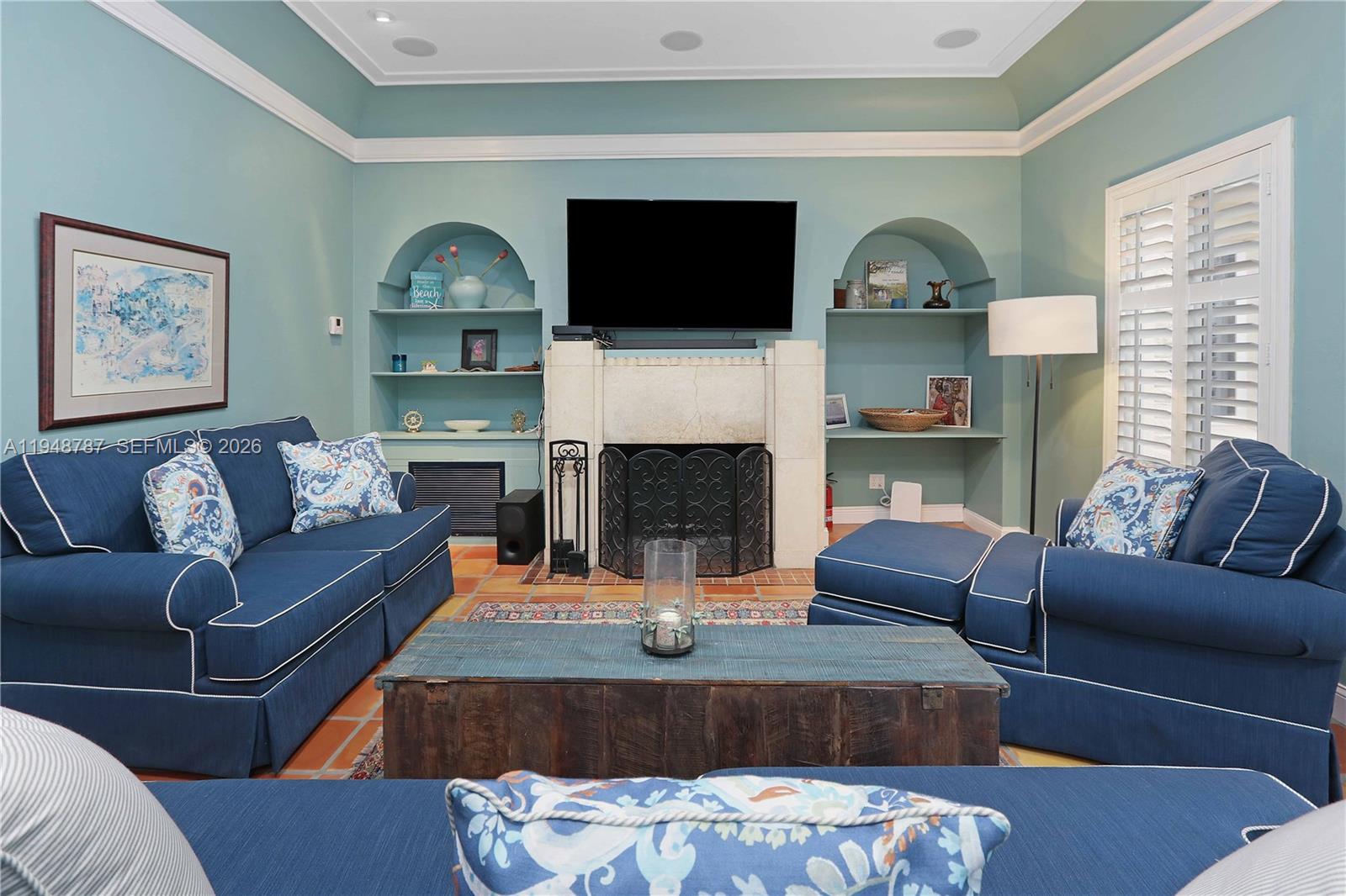 HOLLYWOOD LAKES SECTION - Residential