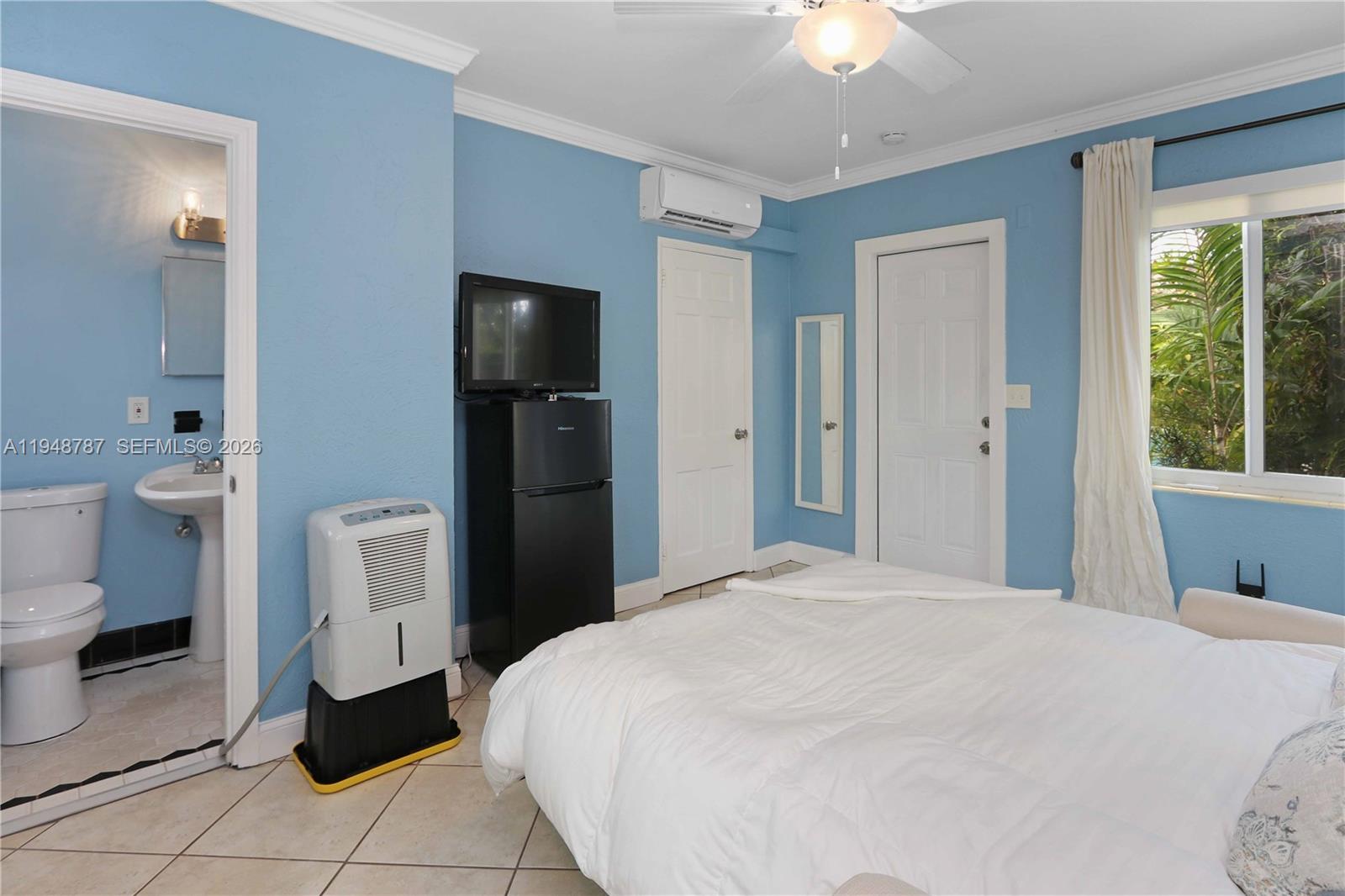 HOLLYWOOD LAKES SECTION - Residential