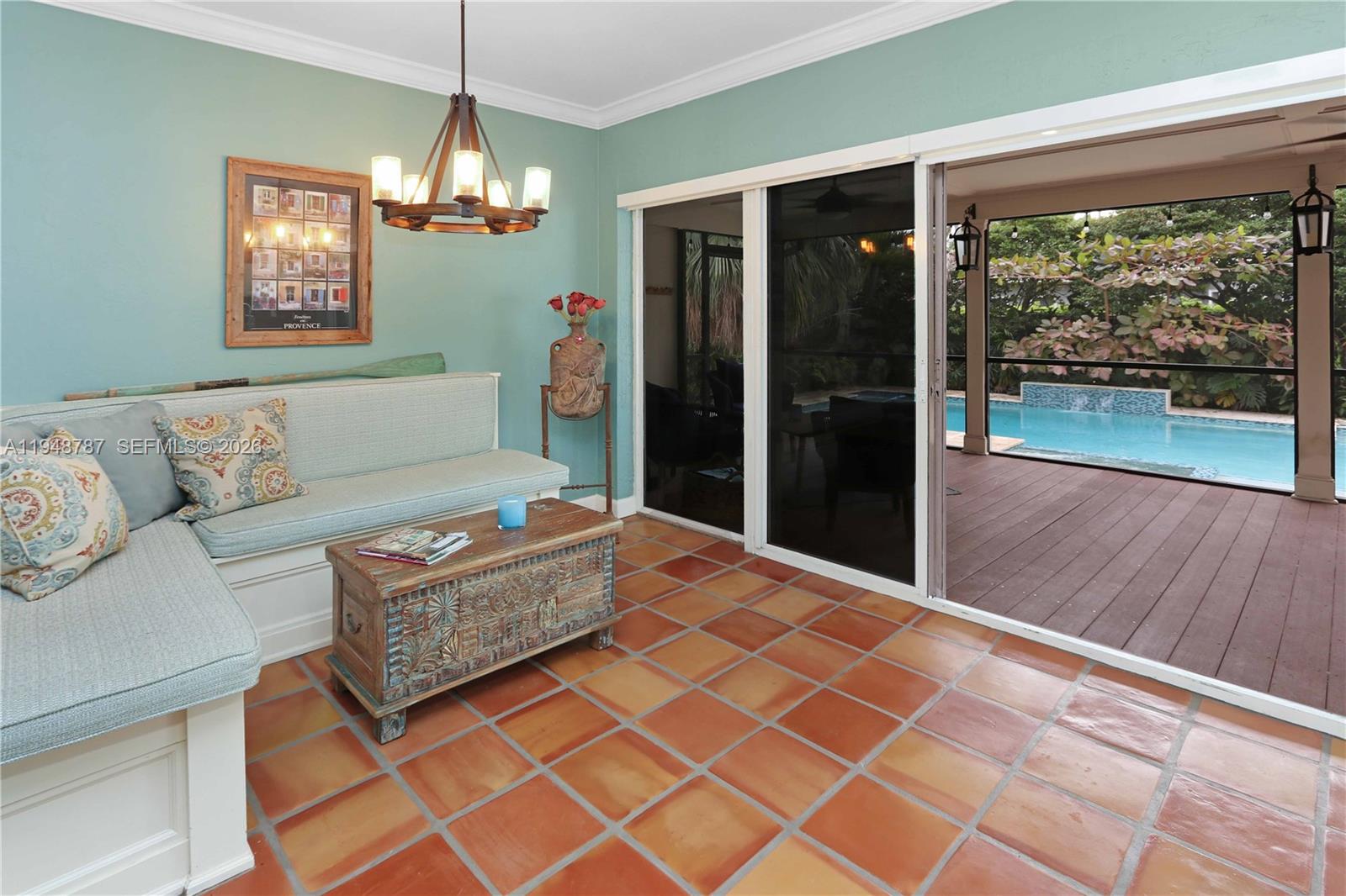 HOLLYWOOD LAKES SECTION - Residential