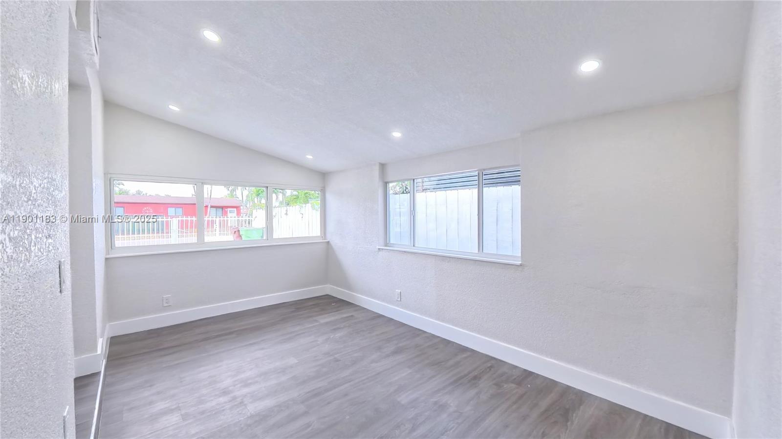 LUNSFORD GARDENS - Residential